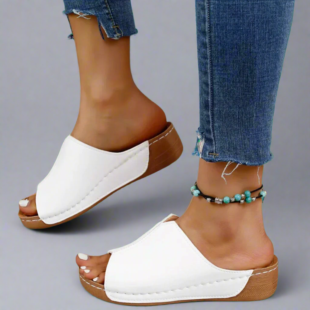 Noemi | Handgefertigte Wedge-Sandalen aus hochwertigen Materialien