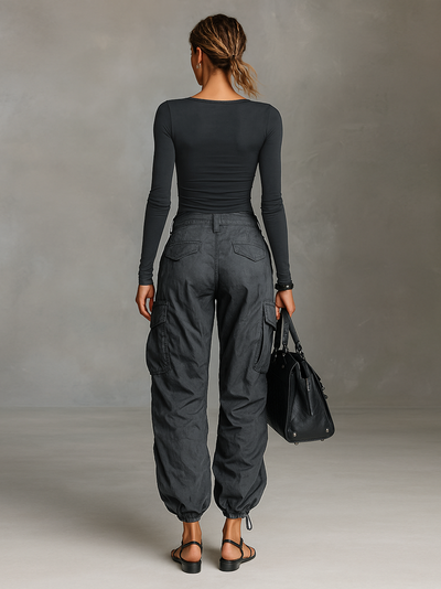 Zweiteiliges Set mit Langarm-T-Shirt und Cargo-Hosen mit vielen Taschen